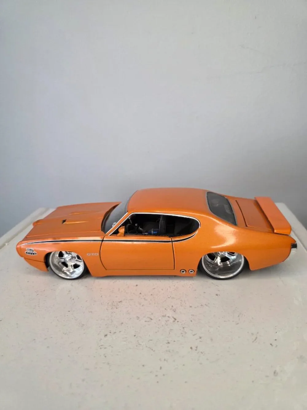 Jada Toys 1:24 1969 Orange Pontiac Diecast GTO Judge Model Car